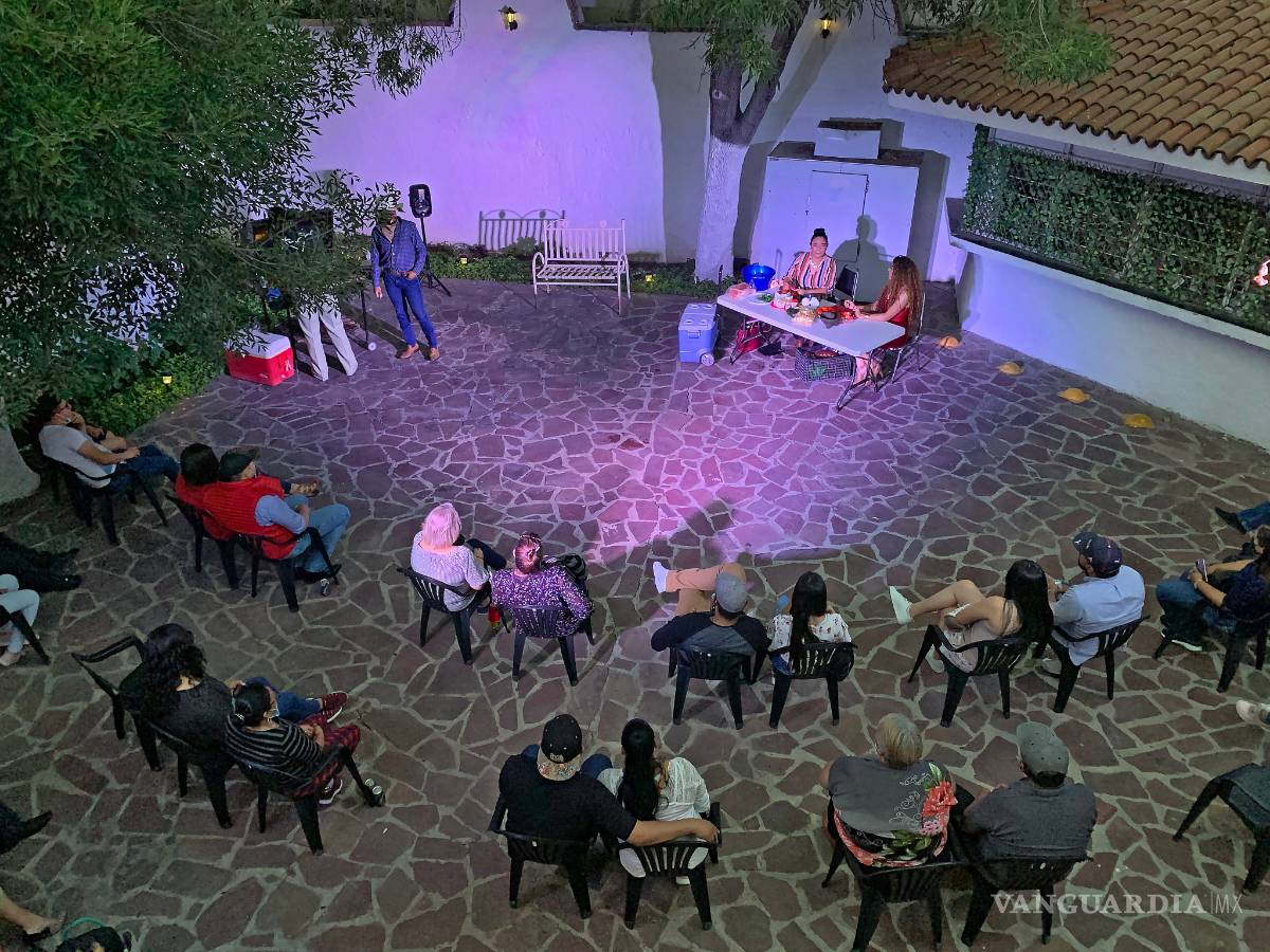 $!'Sentadas en la penumbra de la banca del parque': ¿Una carnita asada o un espejo de nuestra realidad?