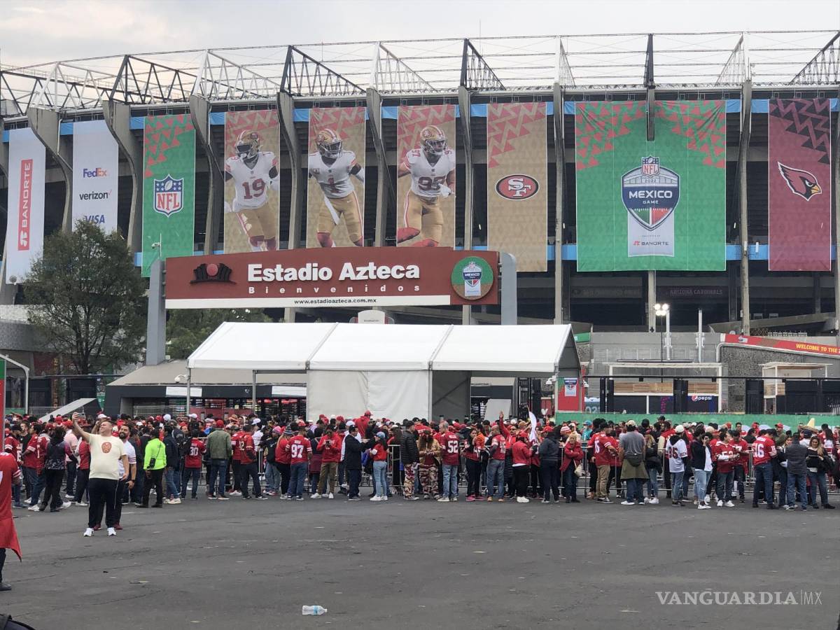 $!Los aficionados llegaron desde temprana hora para vivir la experiencia de la NFL.