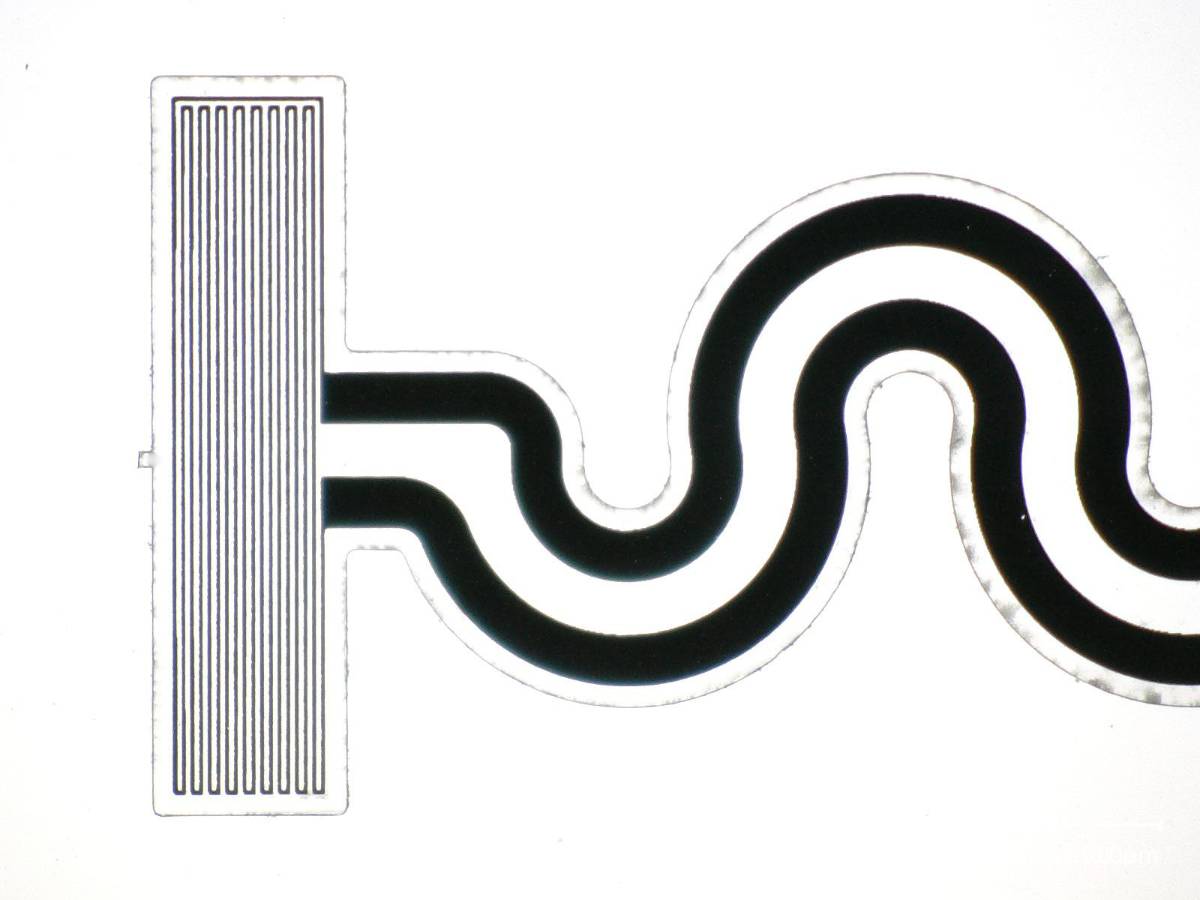 $!Vista cercana del sensor de temperatura integrado del dispositivo, que controla la temperatura dentro del cuerpo, justo en el nervio afectado. Foto: Northwestern University.