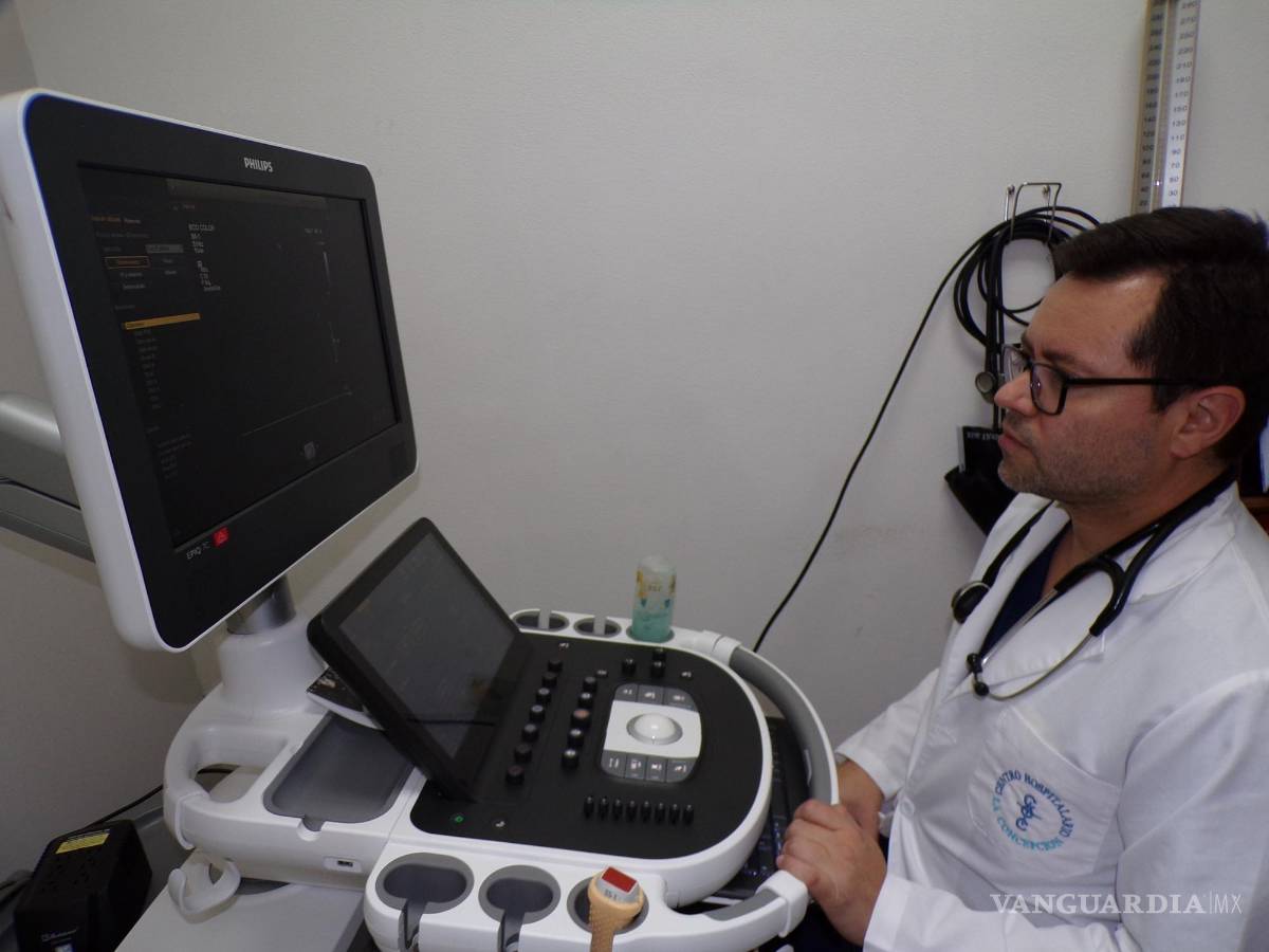 $!El cardiólogo Julio Córdova cree que con un desfibrilador se hubieran podido salvar algunas vidas.