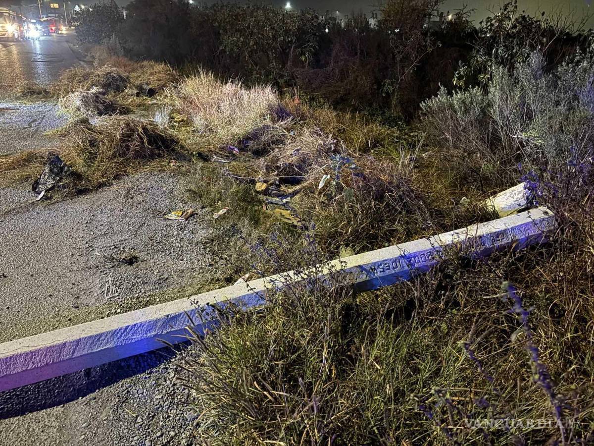 $!El poste derribado fue retirado por las autoridades para liberar la circulación.