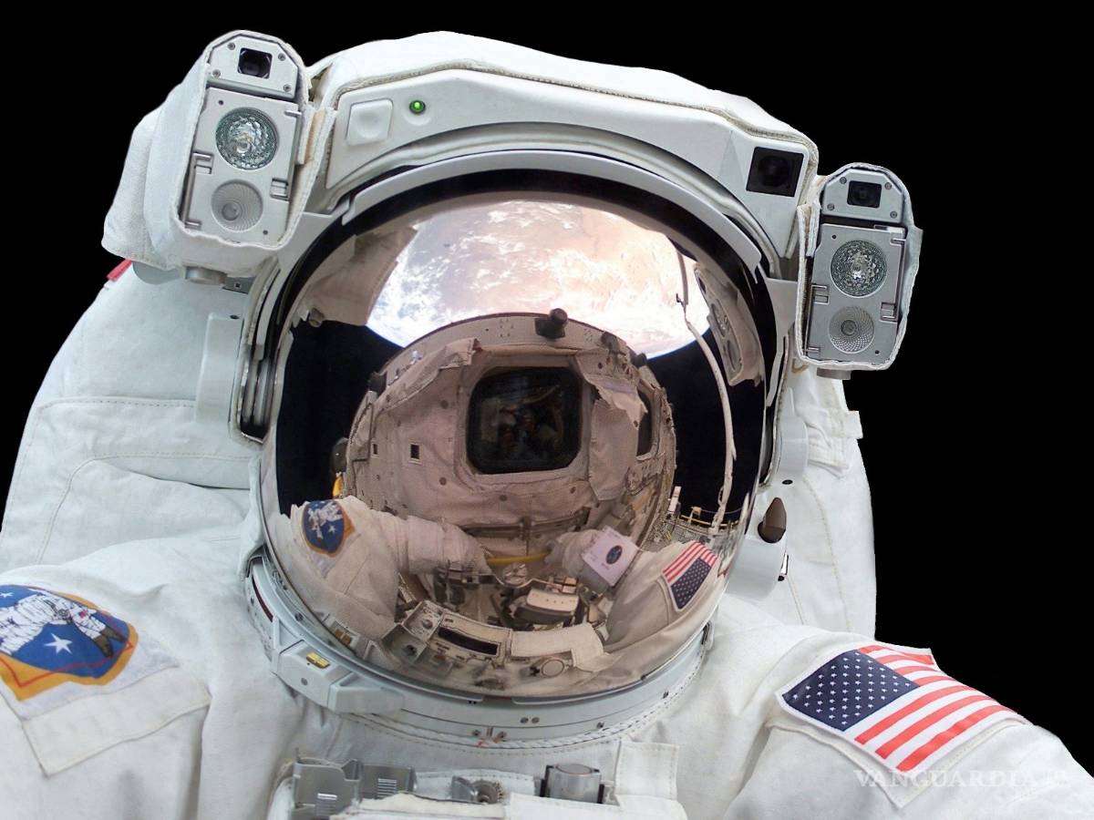 $!¿Qué le pasaría a una astronauta si se quita el casco en el vacío del espacio?
