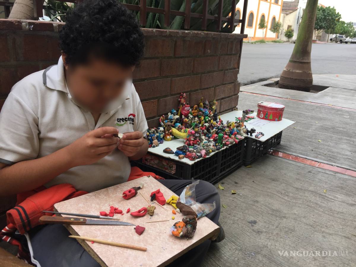 $!El niño escultor de plastilina