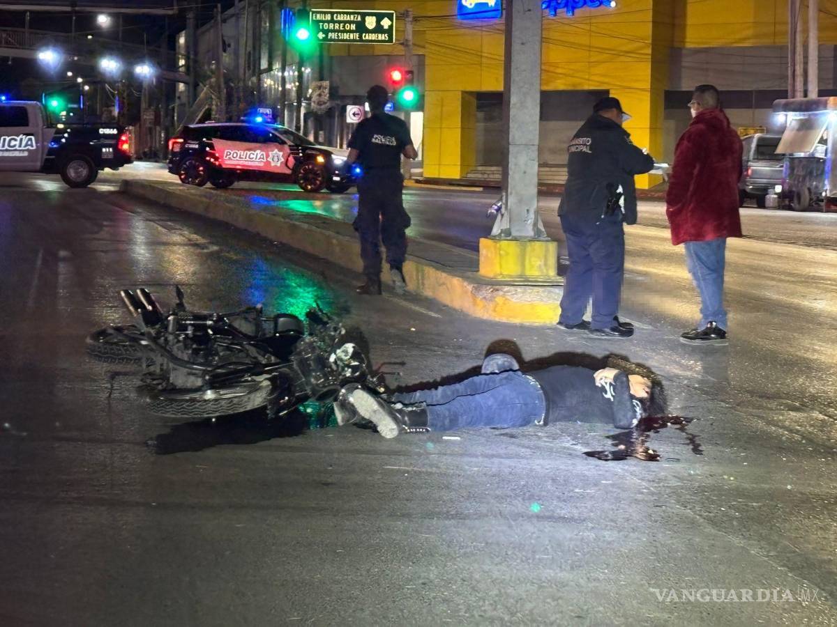 $!El accidente ocurrió alrededor de las 05:00 horas; la camioneta involucrada huyó del lugar tras el impacto.