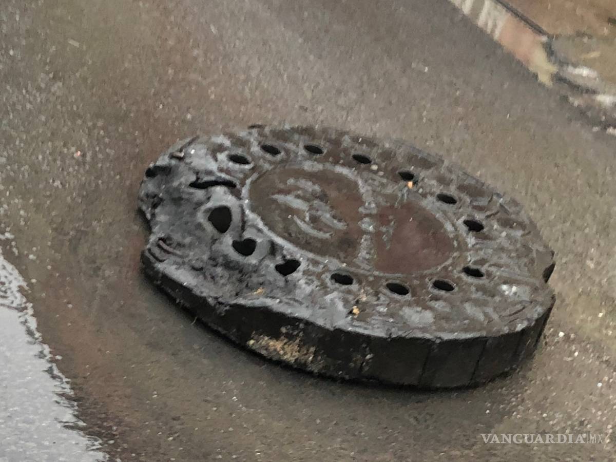 $!Fuerte lluvia paraliza a Saltillo; cierran vialidades