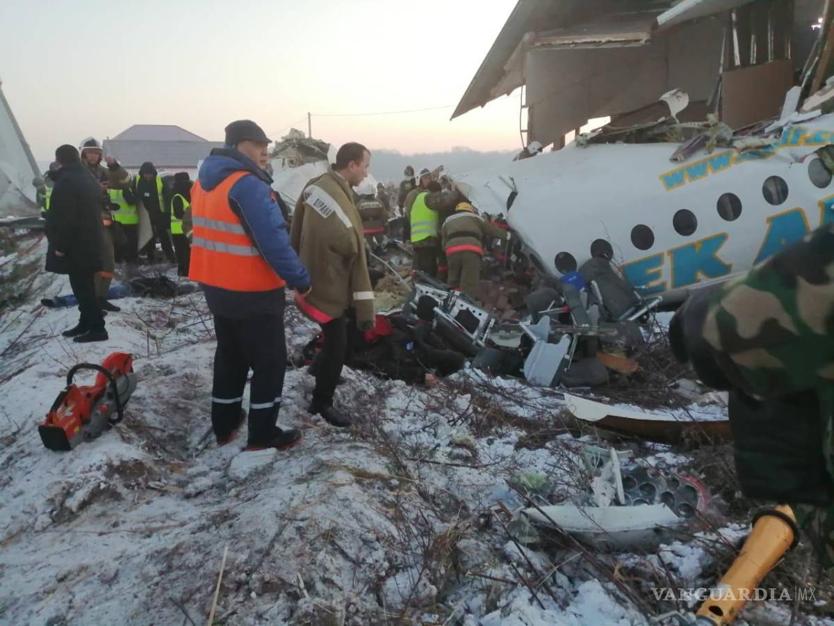 $!Sube a 15 la cifra de muertos por avionazo en Kazajistán