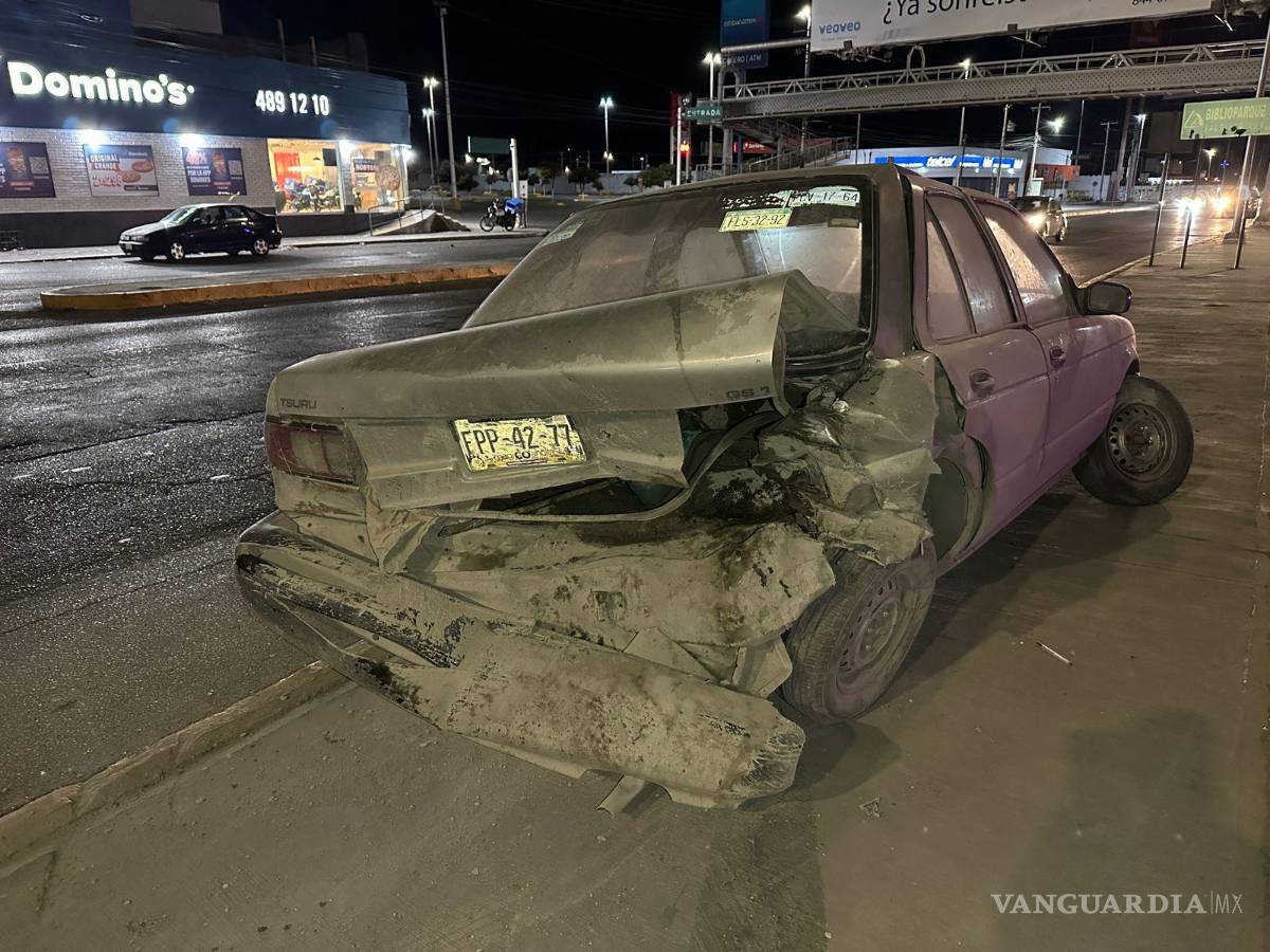 $!Paramédicos de la Cruz Roja acudieron al llamado de auxilio para la valoración de los implicados.