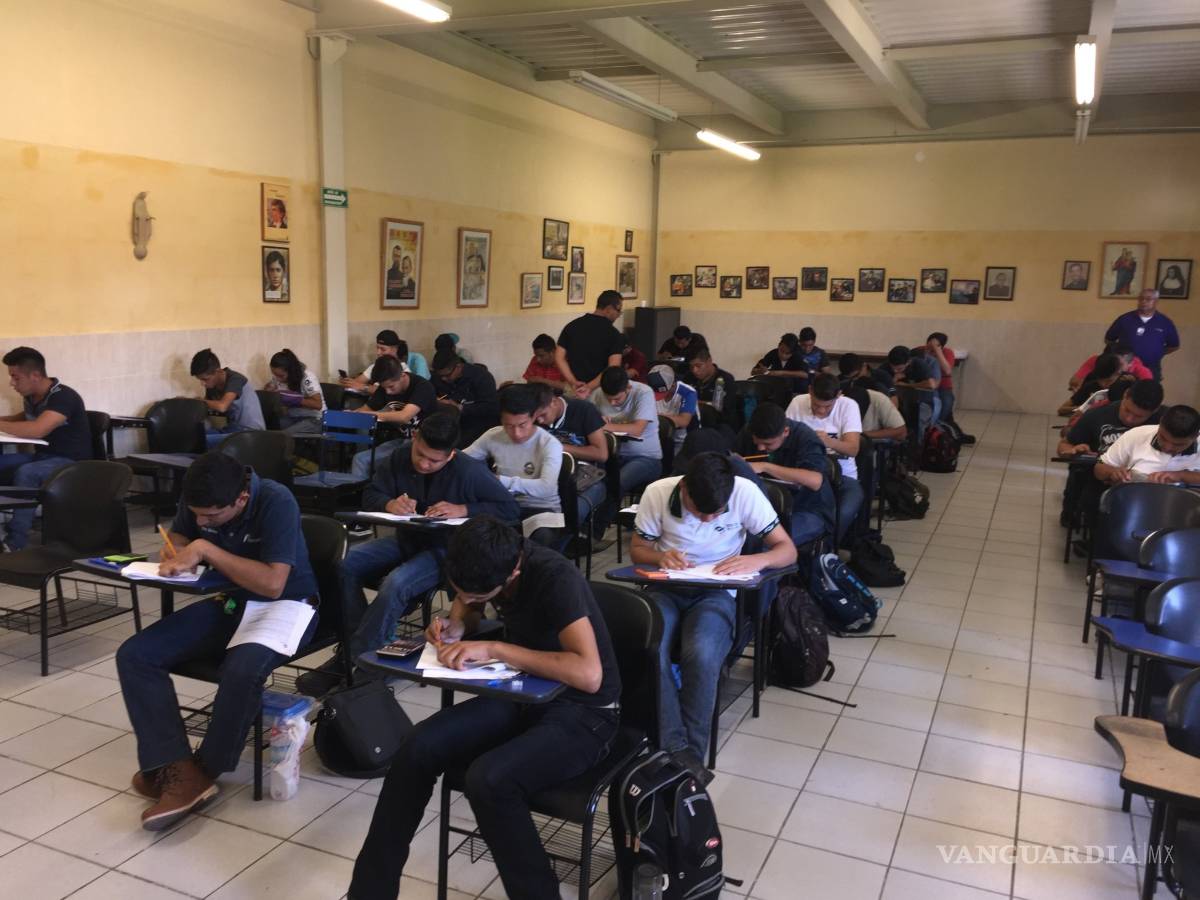 $!De cada 100 alumnos que ingresan a Primaria en Coahuila, sólo 49 logran concluir una carrera profesional