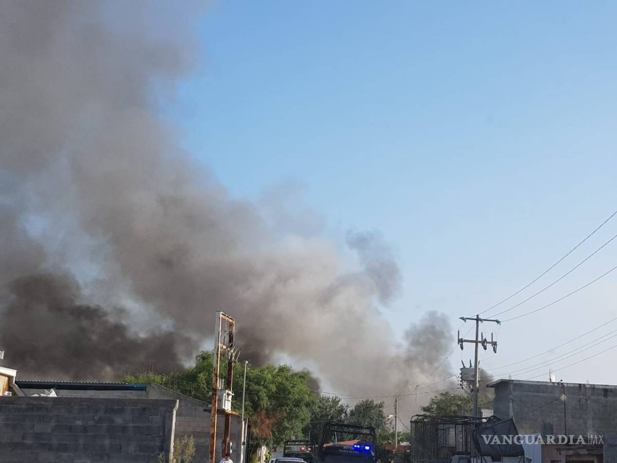 $!Incendio en recicladora de Pesquería, Nuevo León, provoca alarma