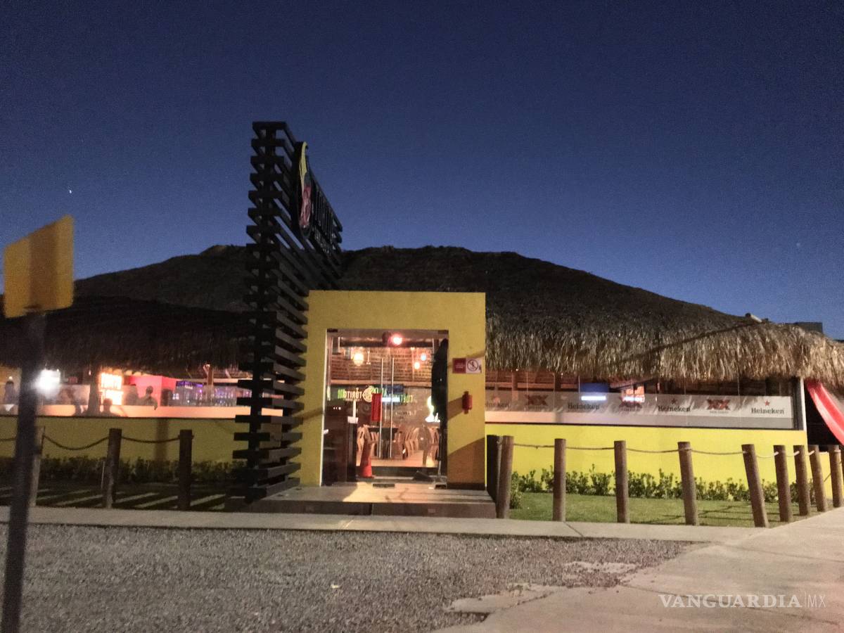 $!Clausuran bares al norte de Saltillo; se genera caos vial