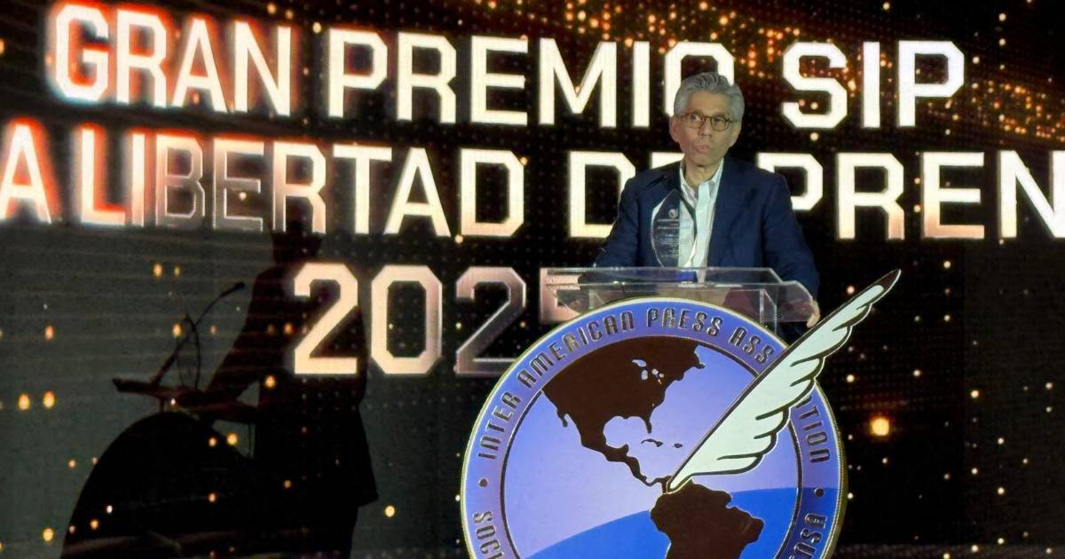 Le dedico este premio a la bala que no me alcanzó: Daniel Coronell, periodista colombiano