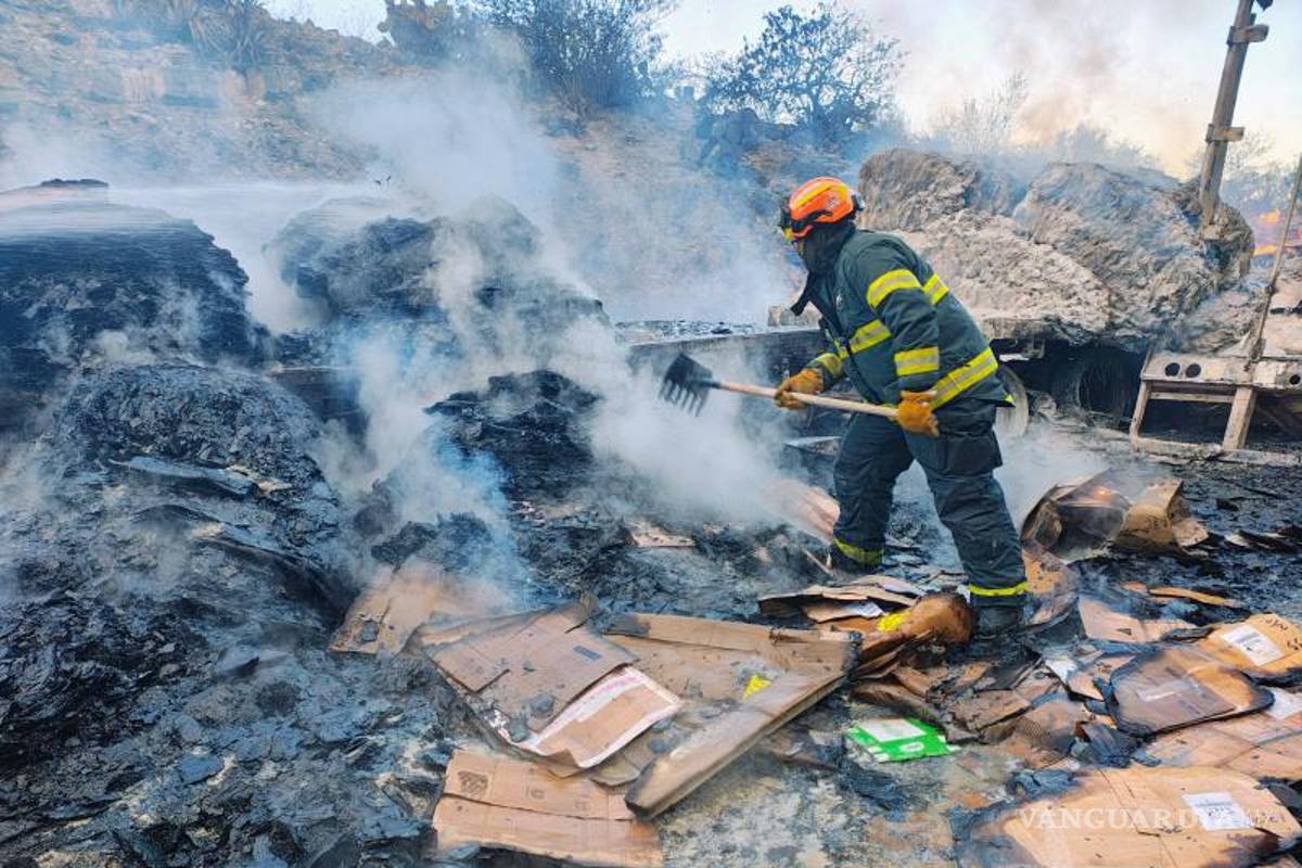$!Choque e incendio de tráileres deja una persona con quemaduras en el 98% de su cuerpo, en NL