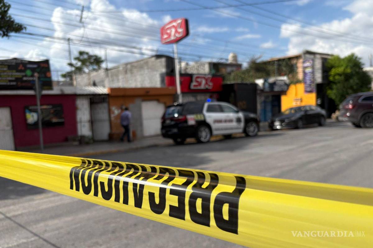 $!El domicilio permaneció bajo acordonamiento mientras peritos de la Fiscalía realizaban las diligencias correspondientes.