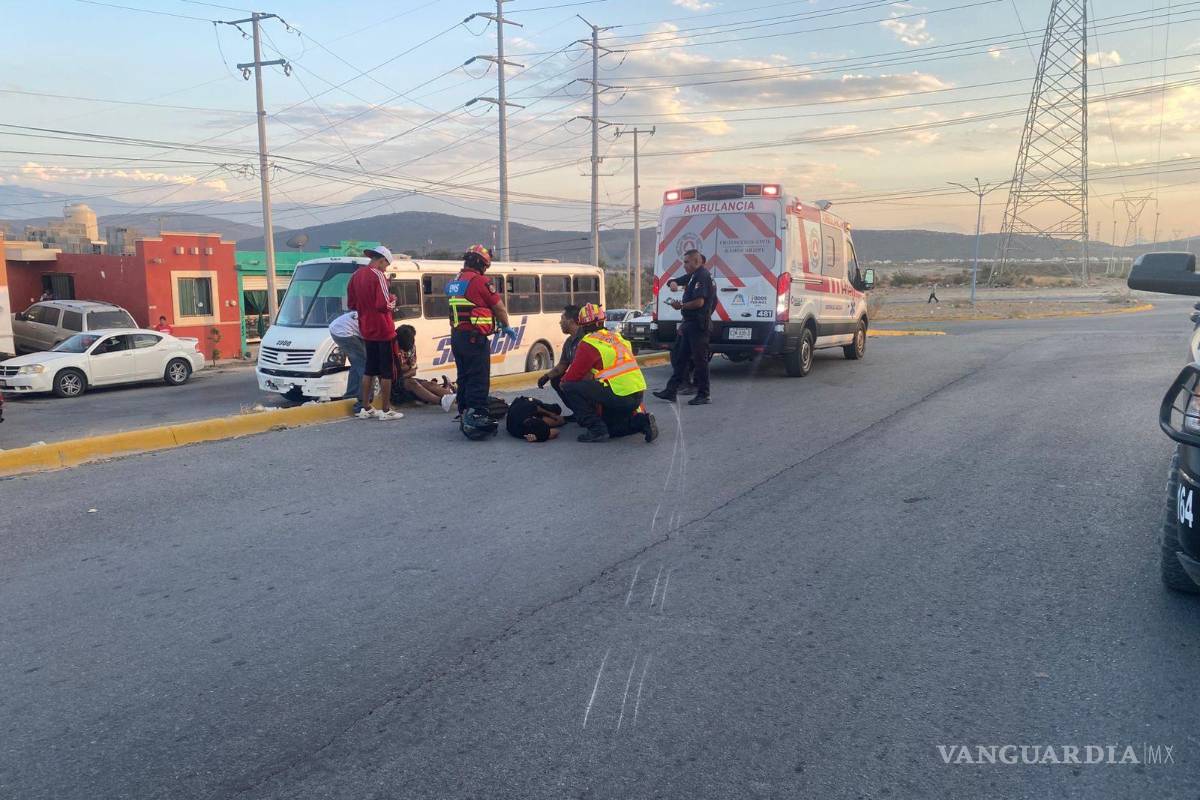 Dos menores resultan lesionados en accidente de motocicleta en la colonia Fidel Velázquez, en Ramos