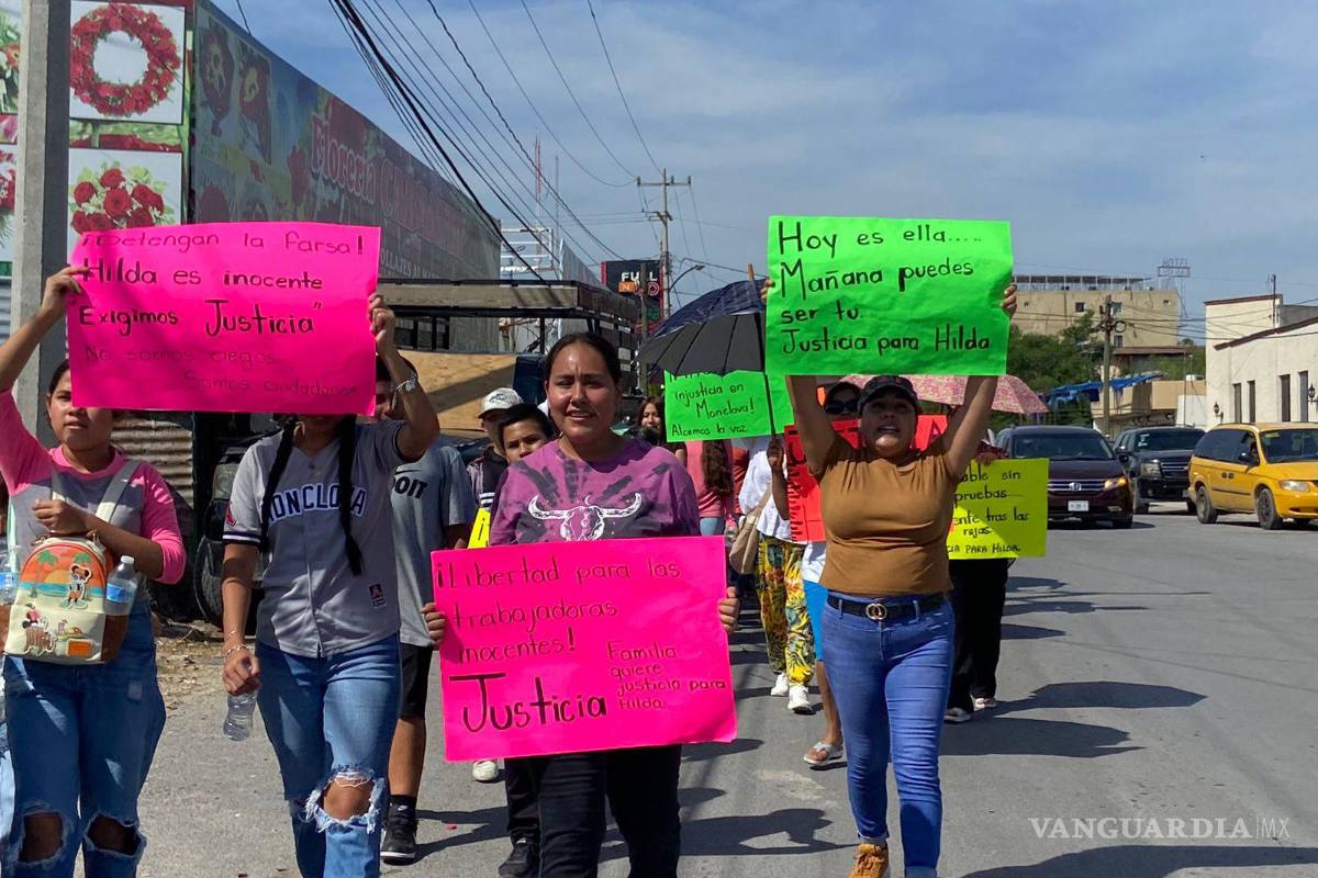 Monclova: familiares exigen justicia para camarera acusada de robo millonario