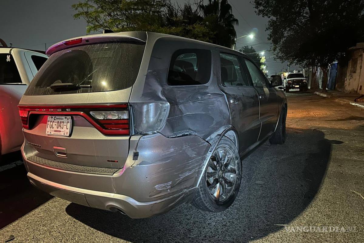 $!En la camioneta Dodge se podía ver claramente las huellas del impacto sobre la moto.