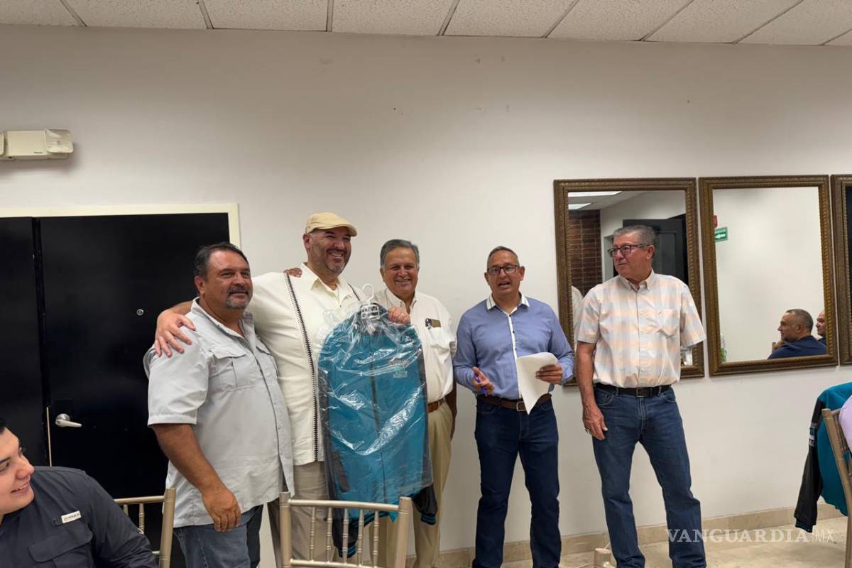 $!El evento incluyó la entrega de chamarras conmemorativas, recuerdos de su primer campeonato en 1996 y un llamado a preparar los festejos del 2026.