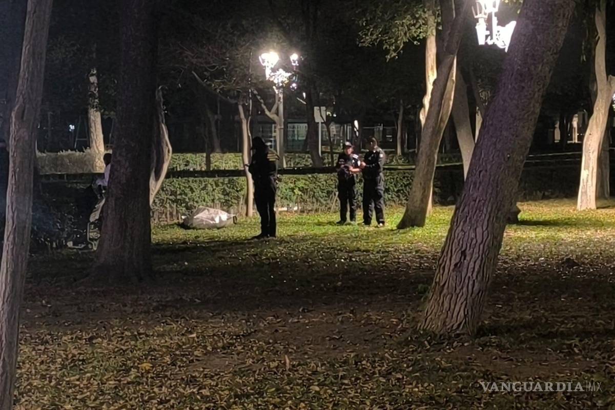 Localizan a persona sin vida en la Alameda Zaragoza de Saltillo