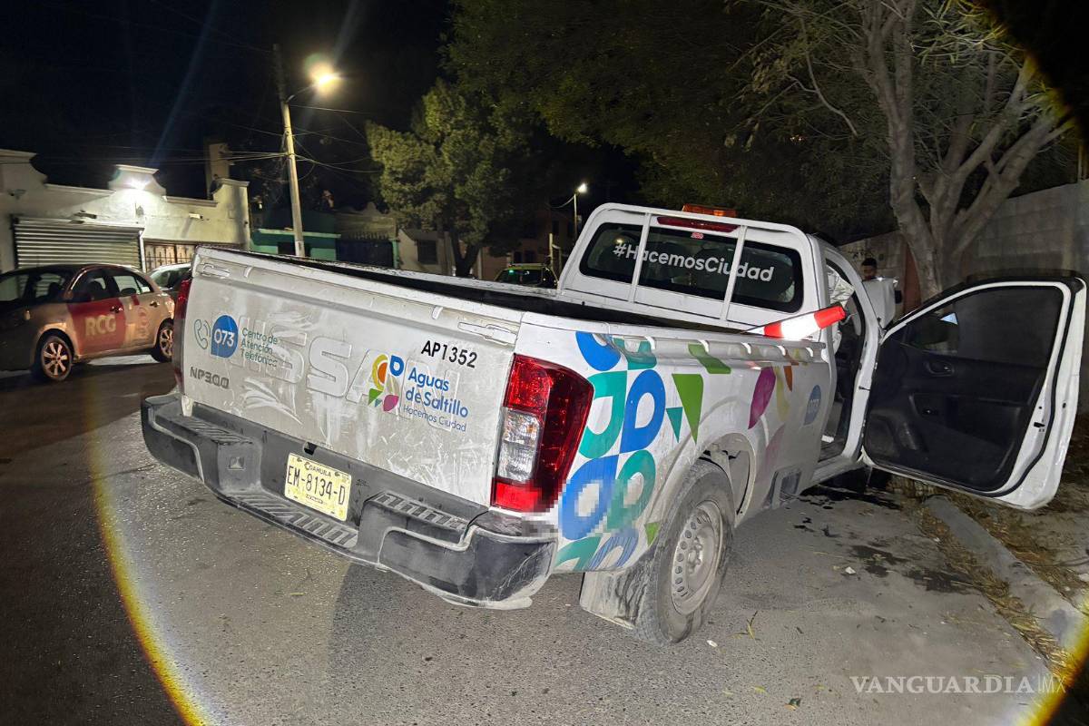 $!Agentes de Tránsito Municipal aseguraron la unidad accidentada en espera de que el propietario responda por los daños.