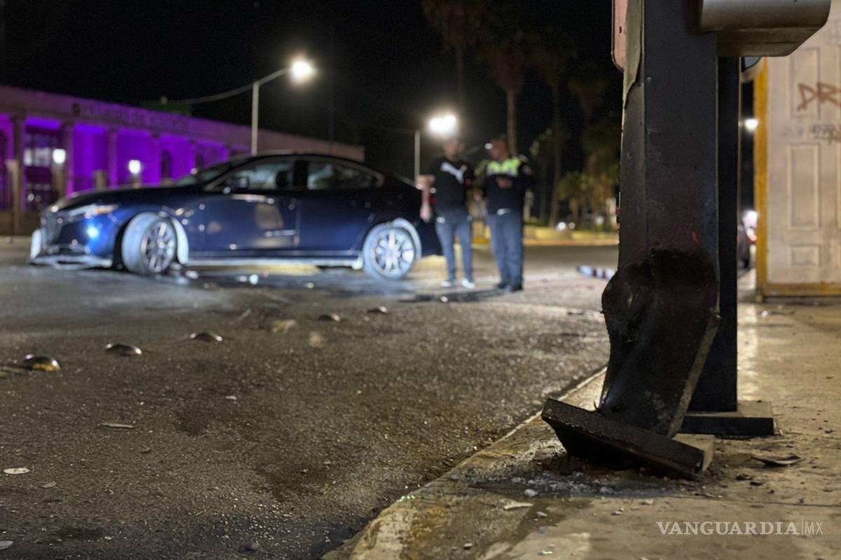 $!El conductor, en evidente estado de ebriedad, fue detenido sin sufrir lesiones.