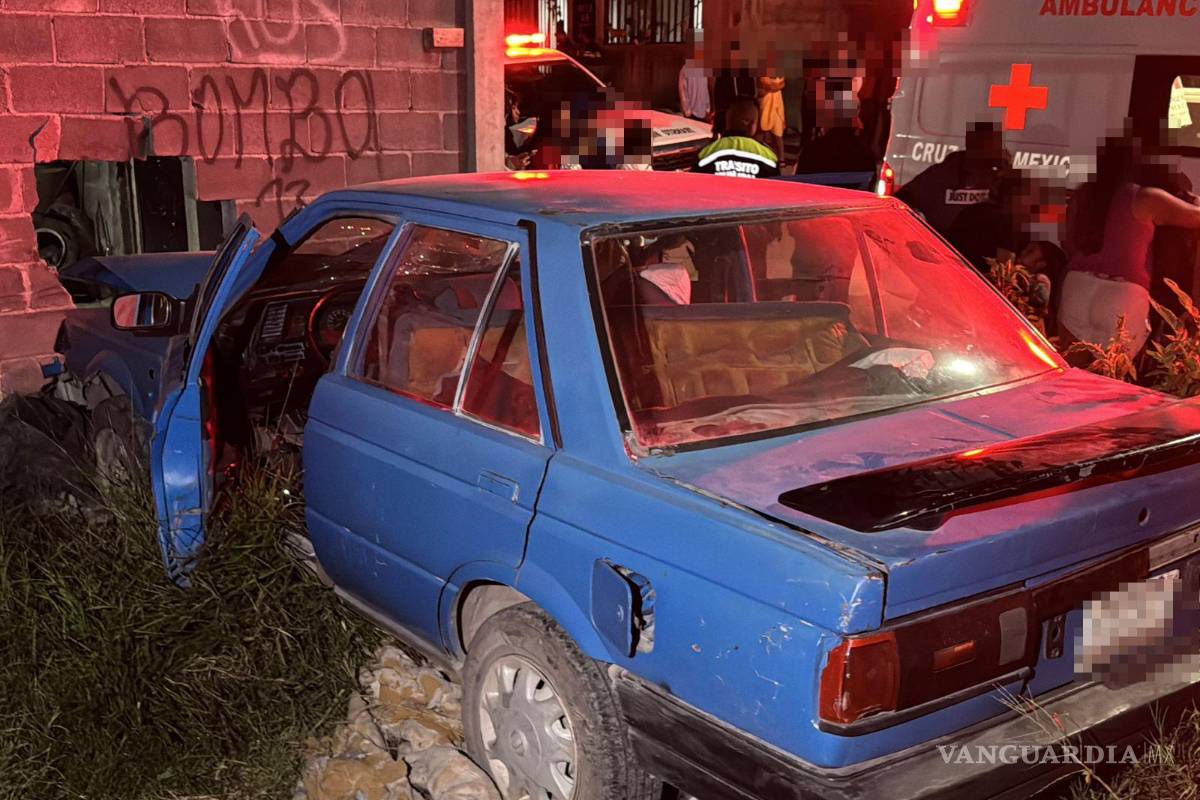 Choque contra barda deja una mujer lesionada en Saltillo; conductor, presuntamente ebrio, fue detenido