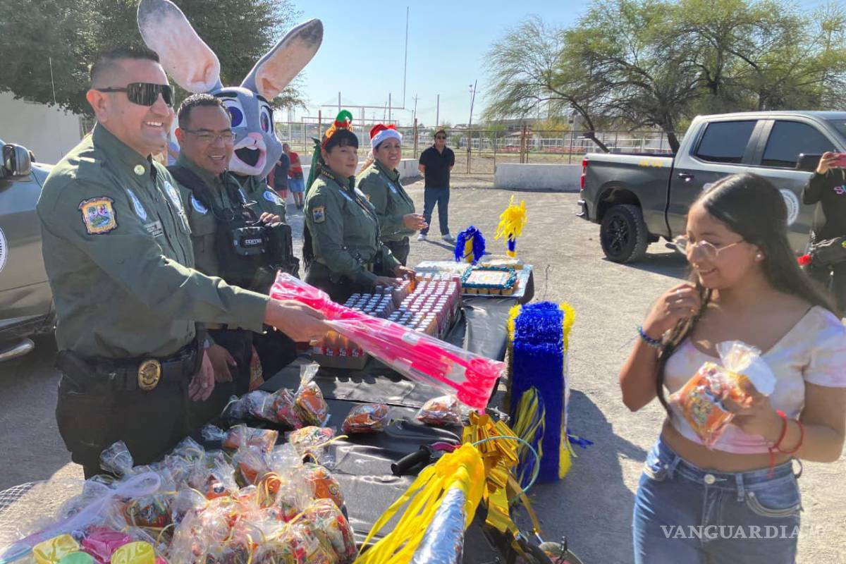 $!La entrega de juguetes y dulces marcó uno de los momentos más emotivos del festejo