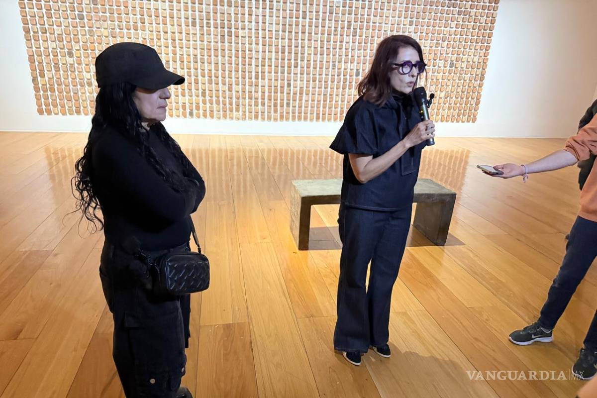 Exhibe Marco obras realizadas con prendas ensangrentadas de víctimas de feminicidio