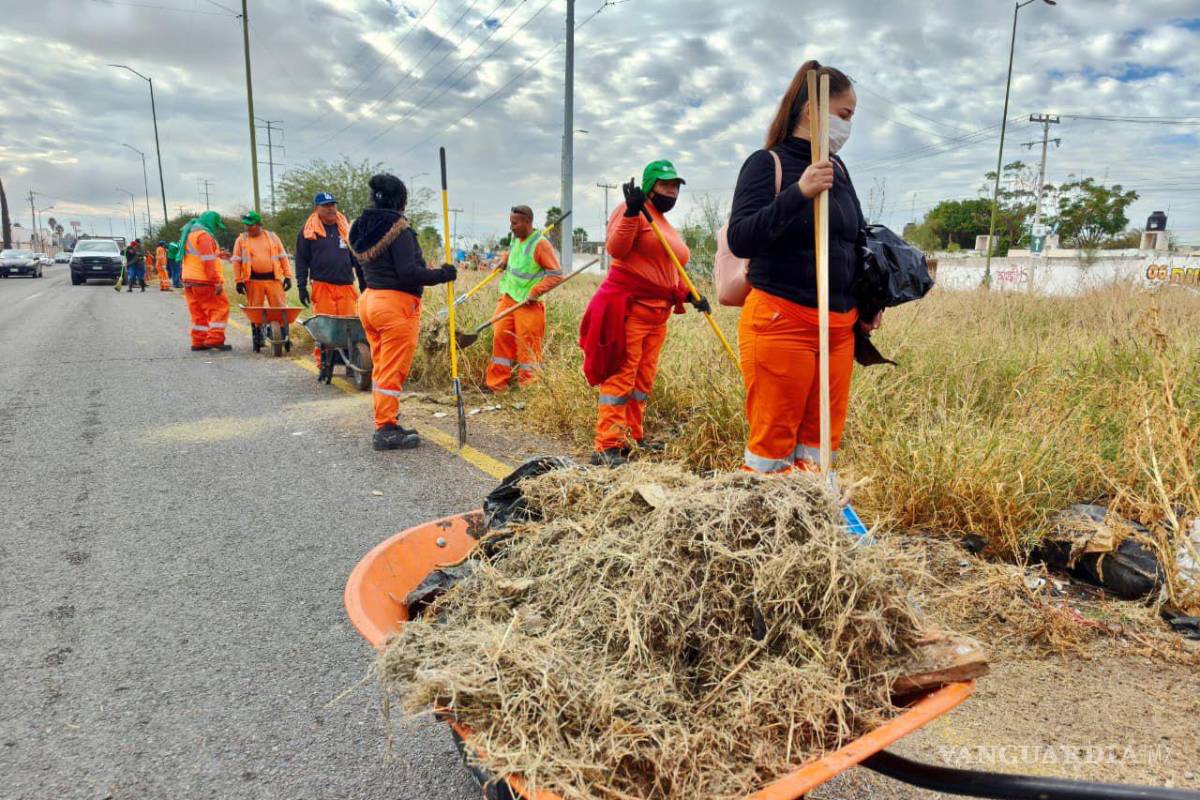 $!Participantes trabajan en equipo para mejorar el entorno de la colonia.