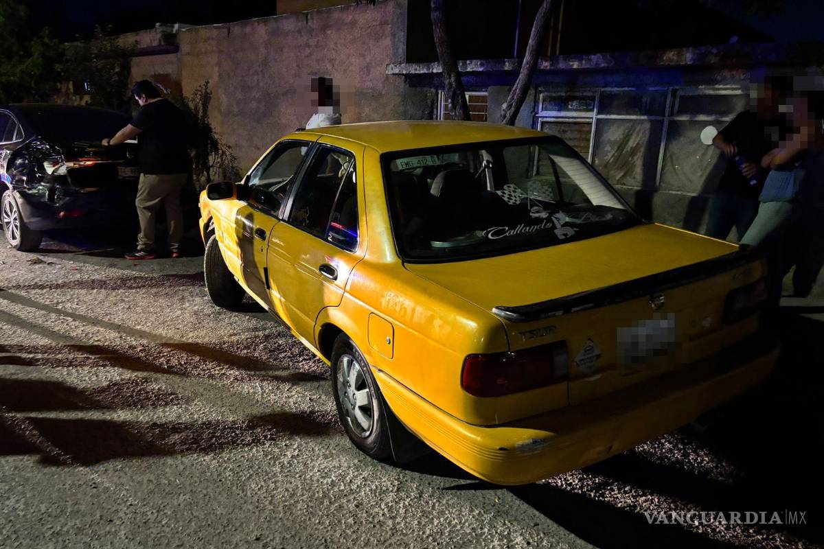 $!El Nissan Tsuru y el MG5 resultaron con daños considerables tras el choque, por lo que fueron remolcados al corralón.