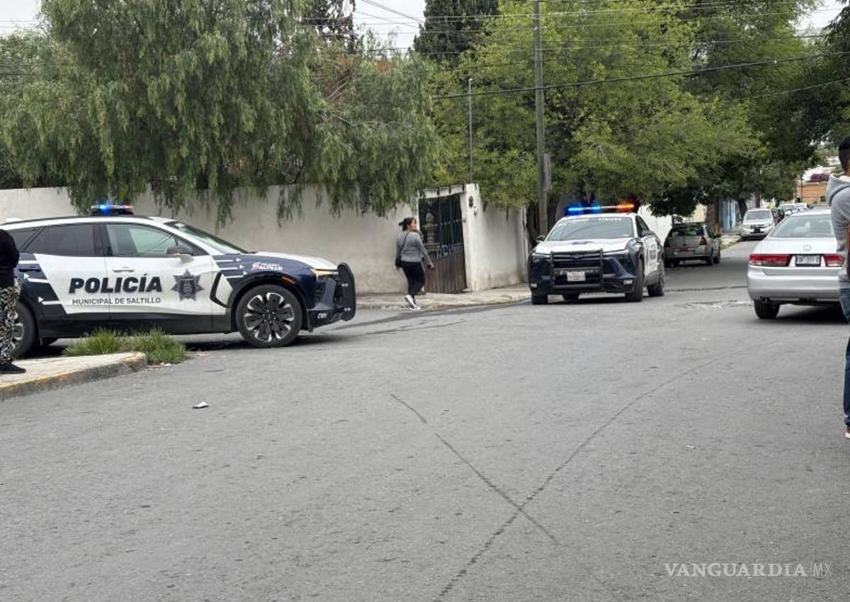 $!Autoridades educativas y elementos de seguridad acudieron al plantel para atender la inconformidad.