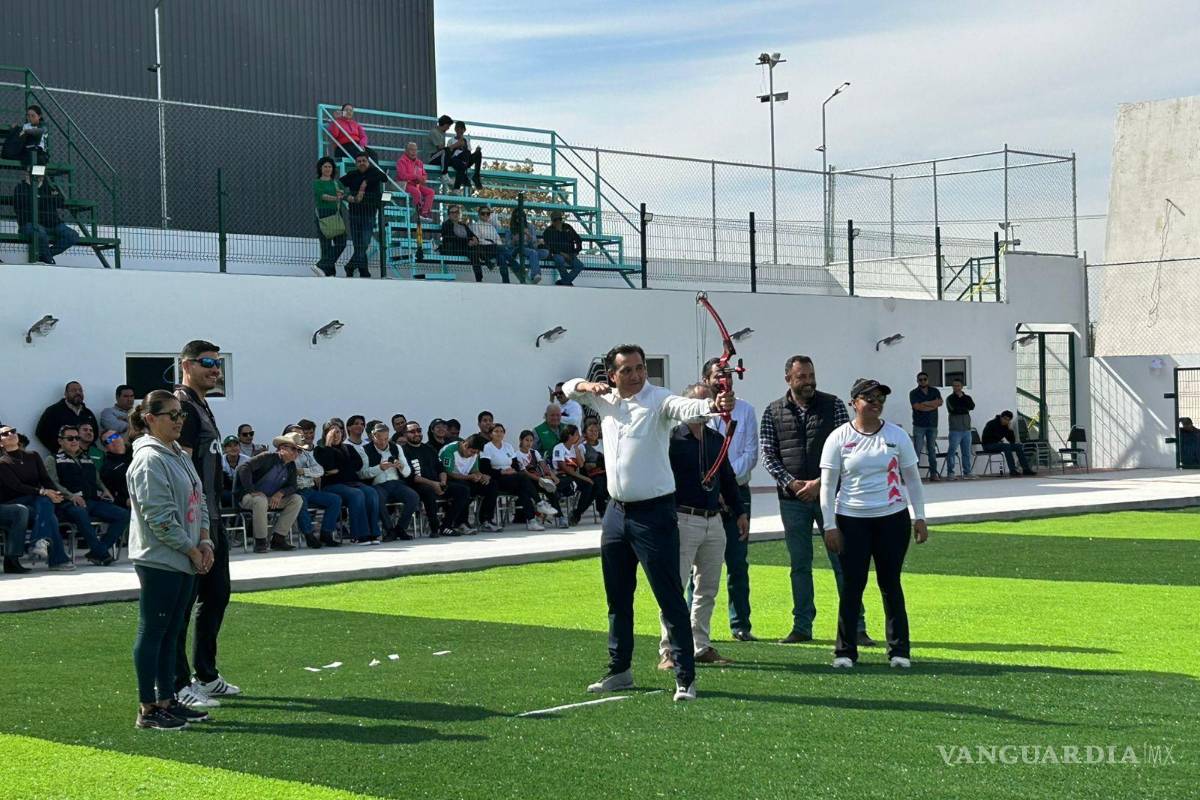$!Deportistas locales realizaron demostraciones durante la inauguración del campo.
