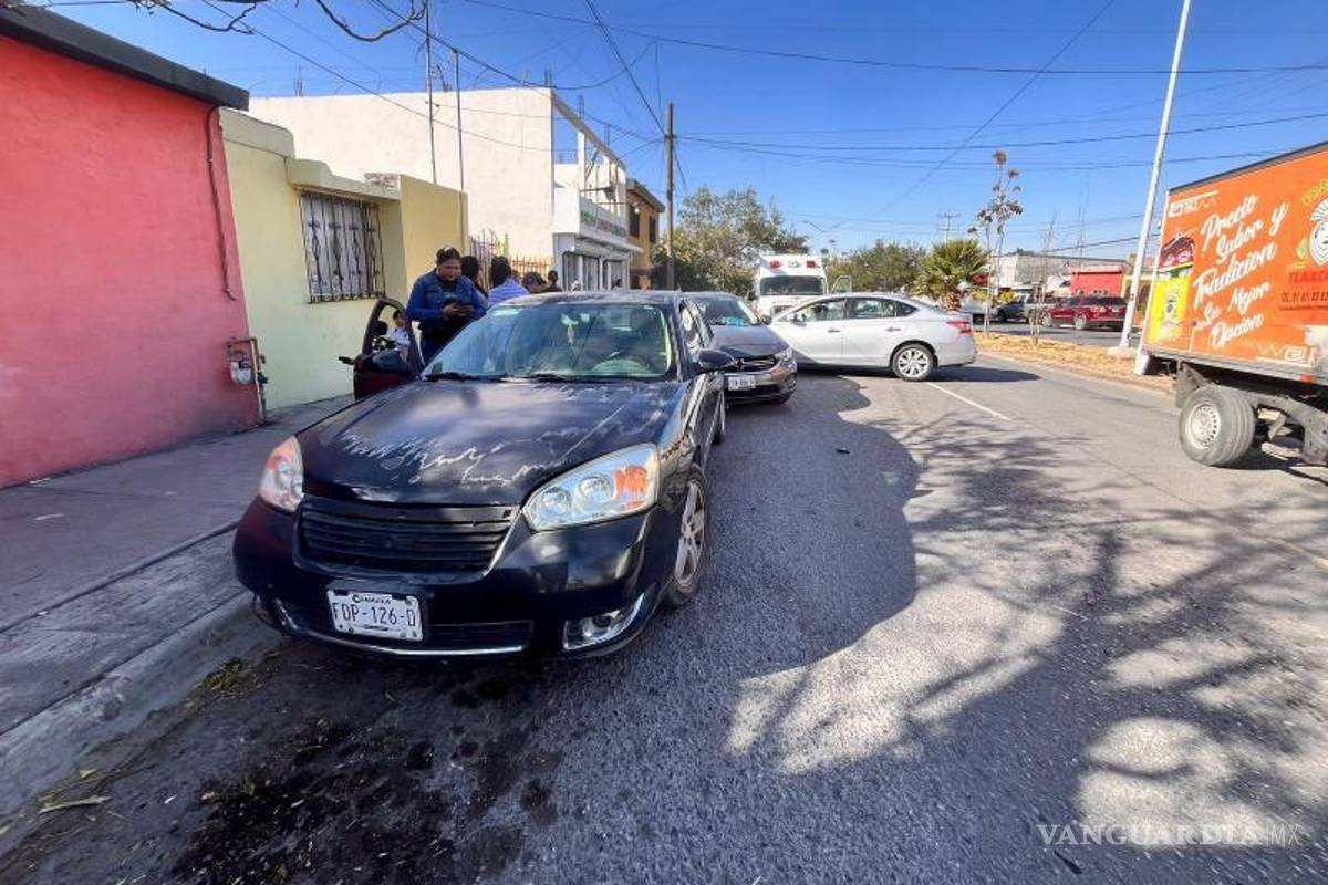 $!Los tres vehículos involucrados quedaron con daños materiales; por fortuna, no se registraron personas lesionadas de gravedad.