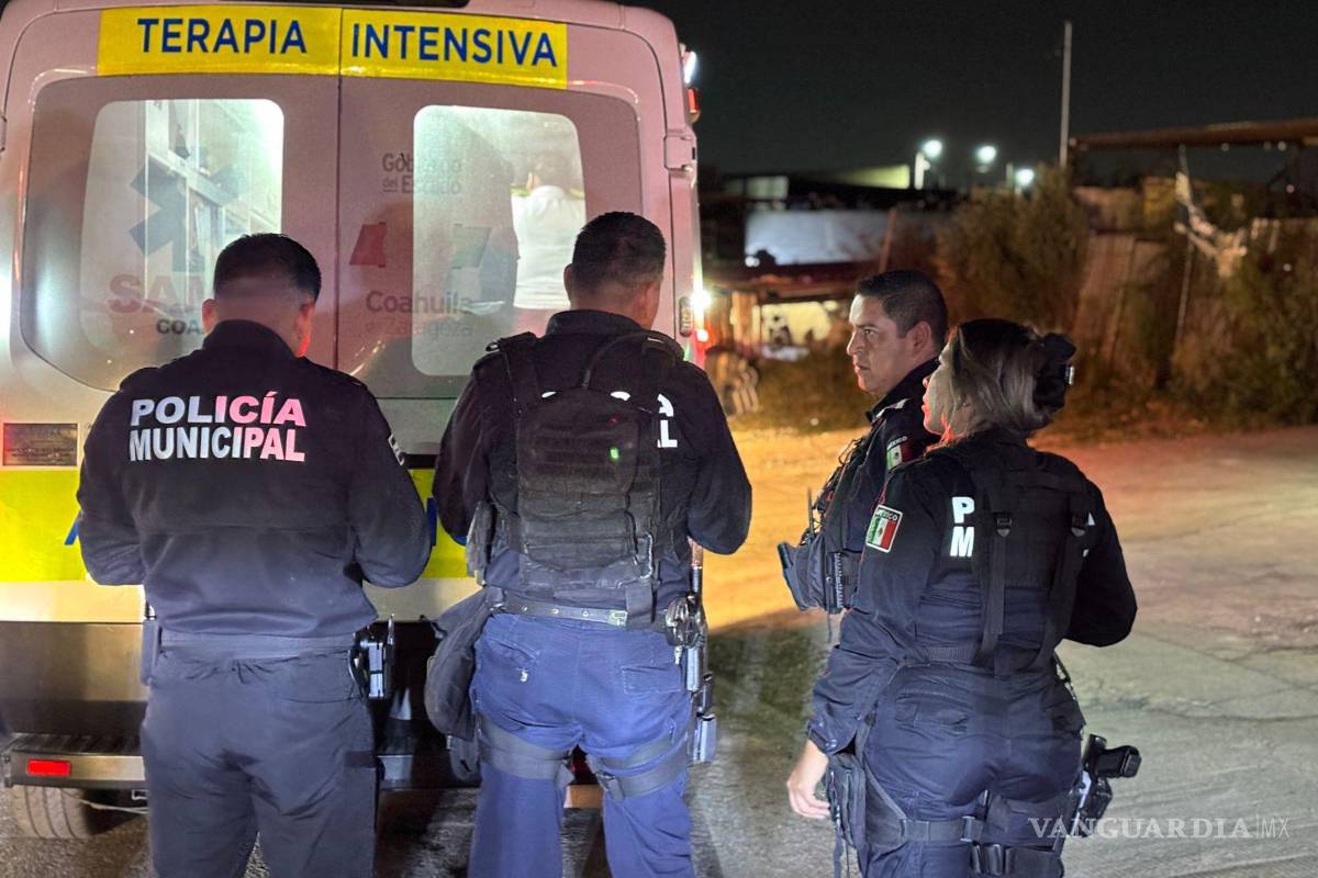 $!Policías municipales acudieron como primeros respondientes al llamado de auxilio.