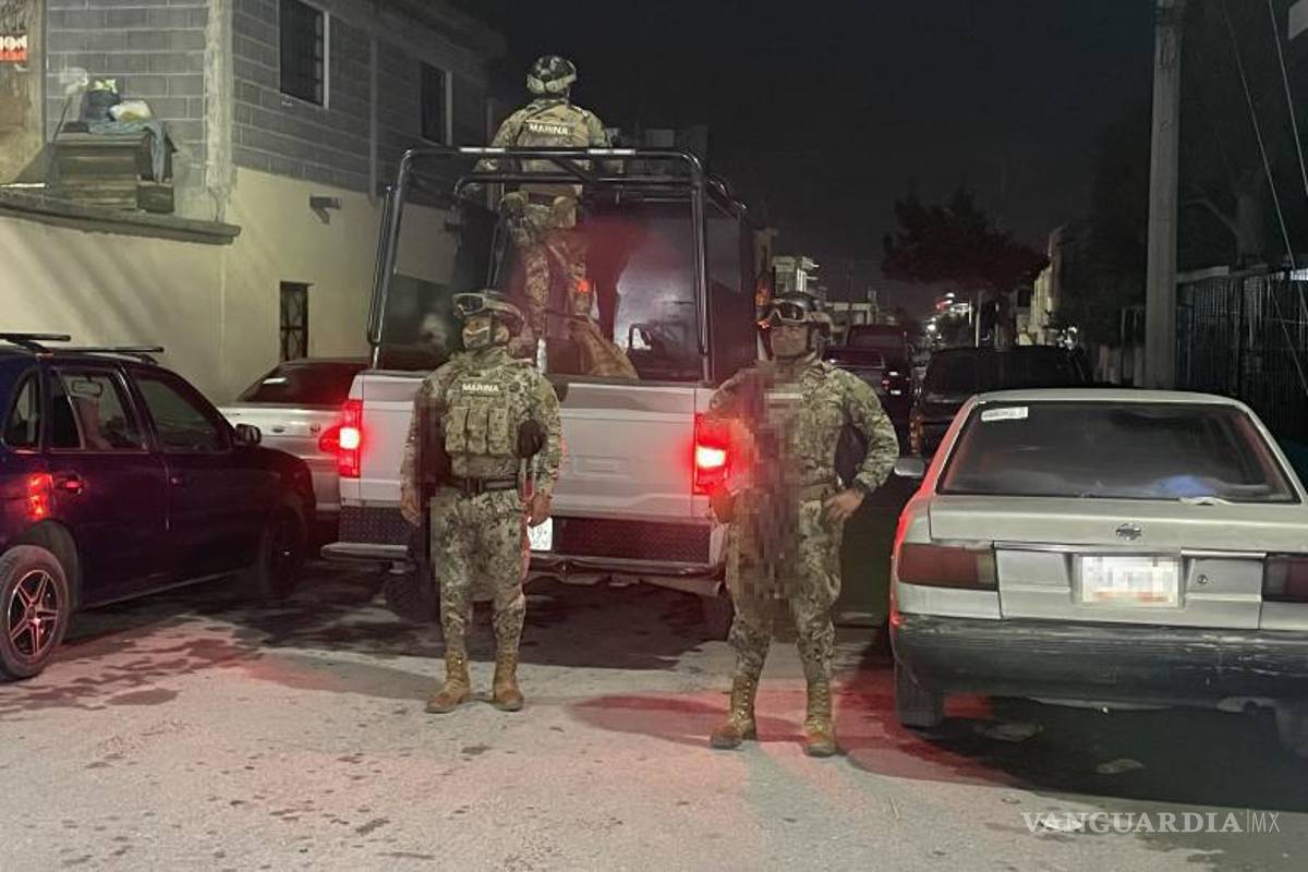 $!Patrullas y unidades federales permanecieron en la zona mientras se desarrollaba el operativo nocturno.
