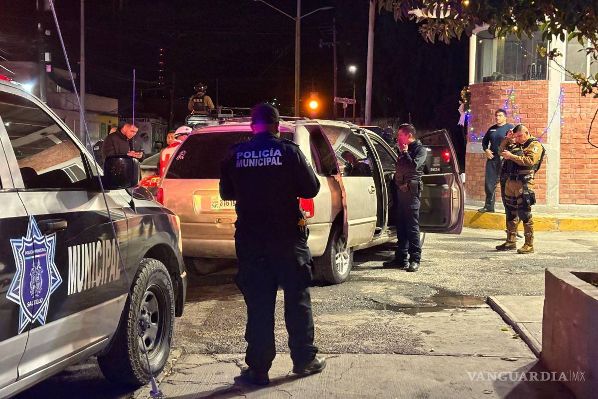 $!El afectado acudió por sus propios medios a Bomberos Poniente debido al fuerte sangrado provocado por el proyectil de postas.