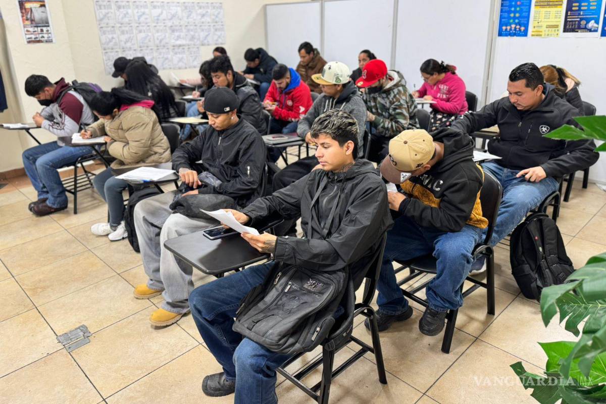 $!Aspirantes con y sin experiencia acudieron a la jornada para postularse a vacantes en áreas como Moldeo, Fundición, Corazones y Acabado. FOTO: CORTESÍA