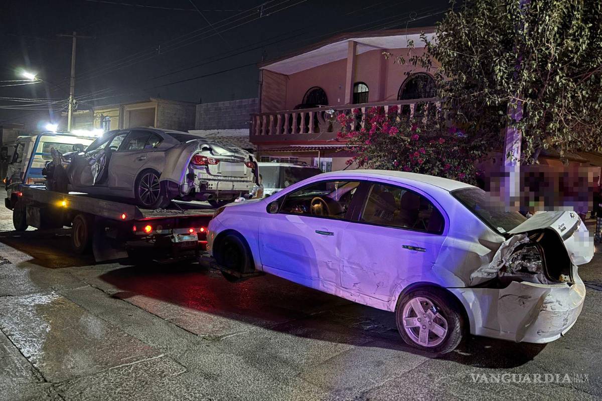 Saltillo: detienen a tres presuntos asaltantes tras persecución y aparatoso choque en la Pueblo Insurgente