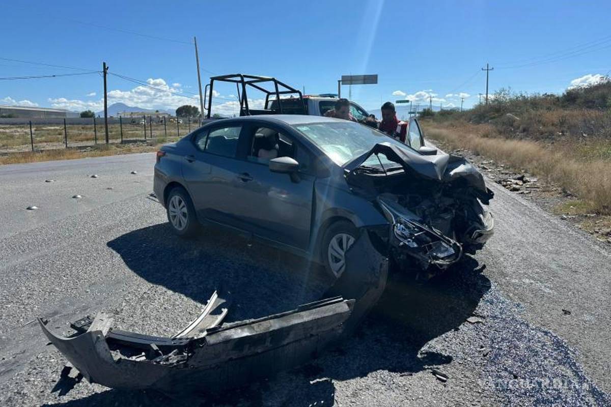 $!El percance ocurrió en el cruce de la carretera 57 y Los Pinos, en Ramos Arizpe.