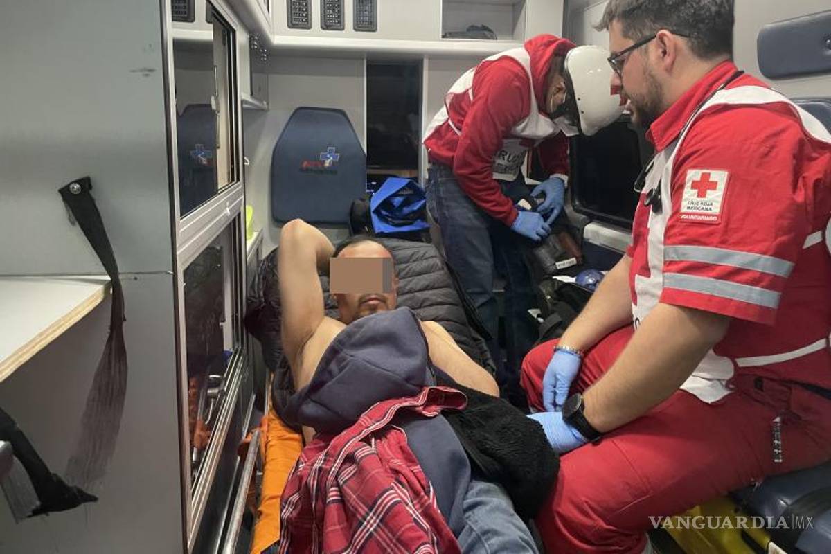 $!El accidente se registró en el cruce de los bulevares Francisco Coss y Venustiano Carranza, una de las zonas con mayor flujo vehicular en el centro de Saltillo.