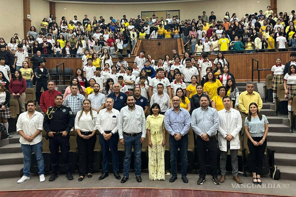 Exhorta alcalde de Monclova a los jóvenes de usar con responsabilidad las redes sociales