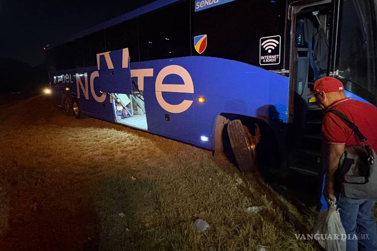 Choca autobús en la carretera Saltillo-Monterrey