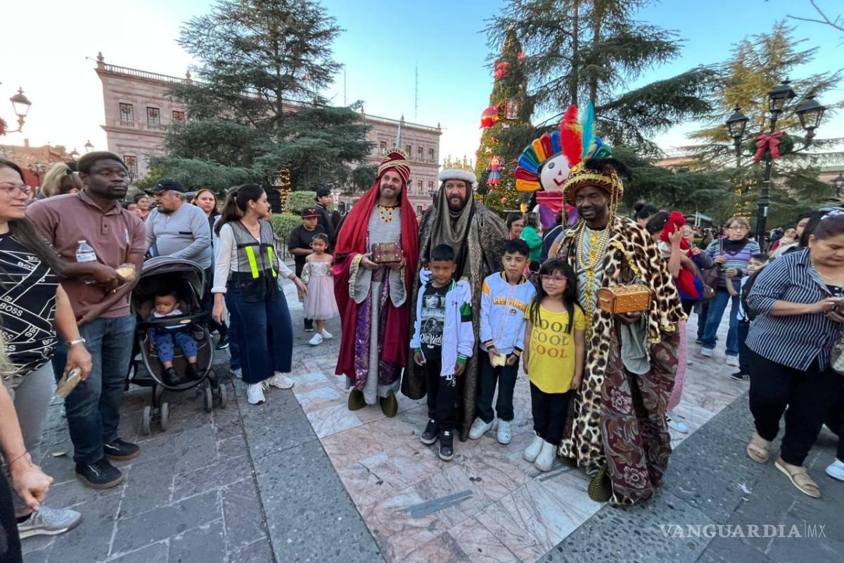 $!La presencia de los Reyes Magos atrajo a los pequeñines, “para la foto”.