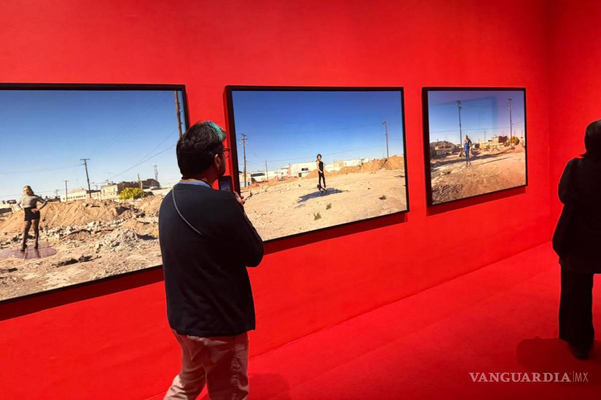 Exhibe Marco obras realizadas con prendas ensangrentadas de víctimas de feminicidio