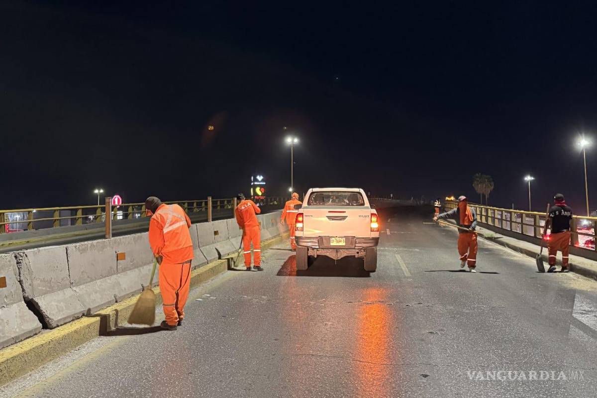 Torreón: Refuerzan limpieza nocturna en el Periférico Raúl López Sánchez