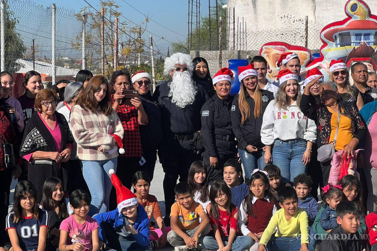 Policías de Monclova llevan alegría navideña a más de mil niños