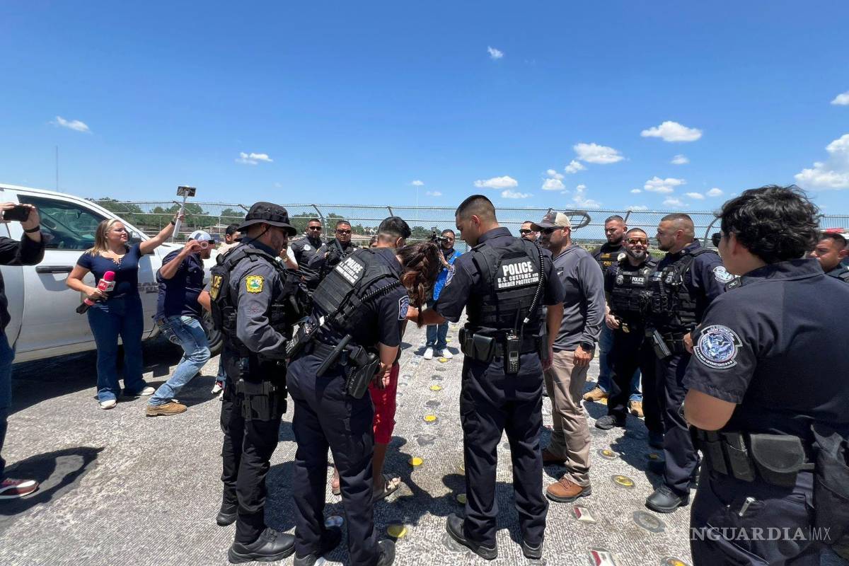 $!La entrega se realizó en el Puente Internacional de Piedras Negras en presencia de medios de comunicación y autoridades de ambos países.