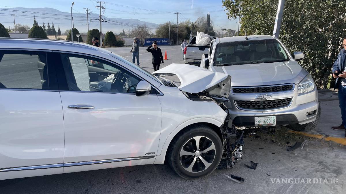 Saltillo: hombre casi termina prensado en aparatoso accidente