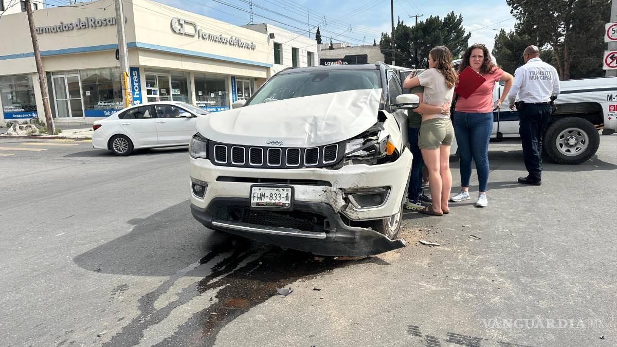 Saltillo: Chocan en V. Carranza, ninguno acepta la culpa