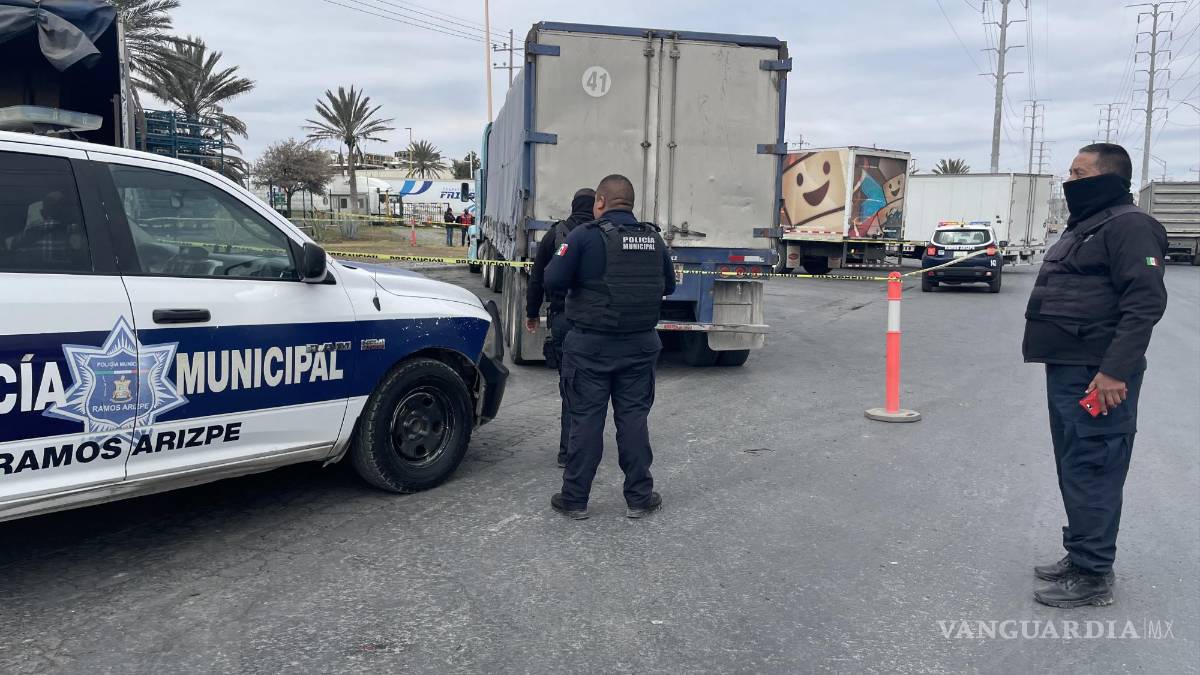 Mata infarto a trailero en Ramos Arizpe mientras esperaba permiso de descarga
