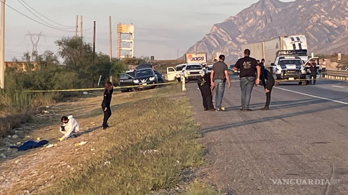 Hallan a hombre con 4 impactos de bala a orillas de la carretera Monterrey-Saltillo